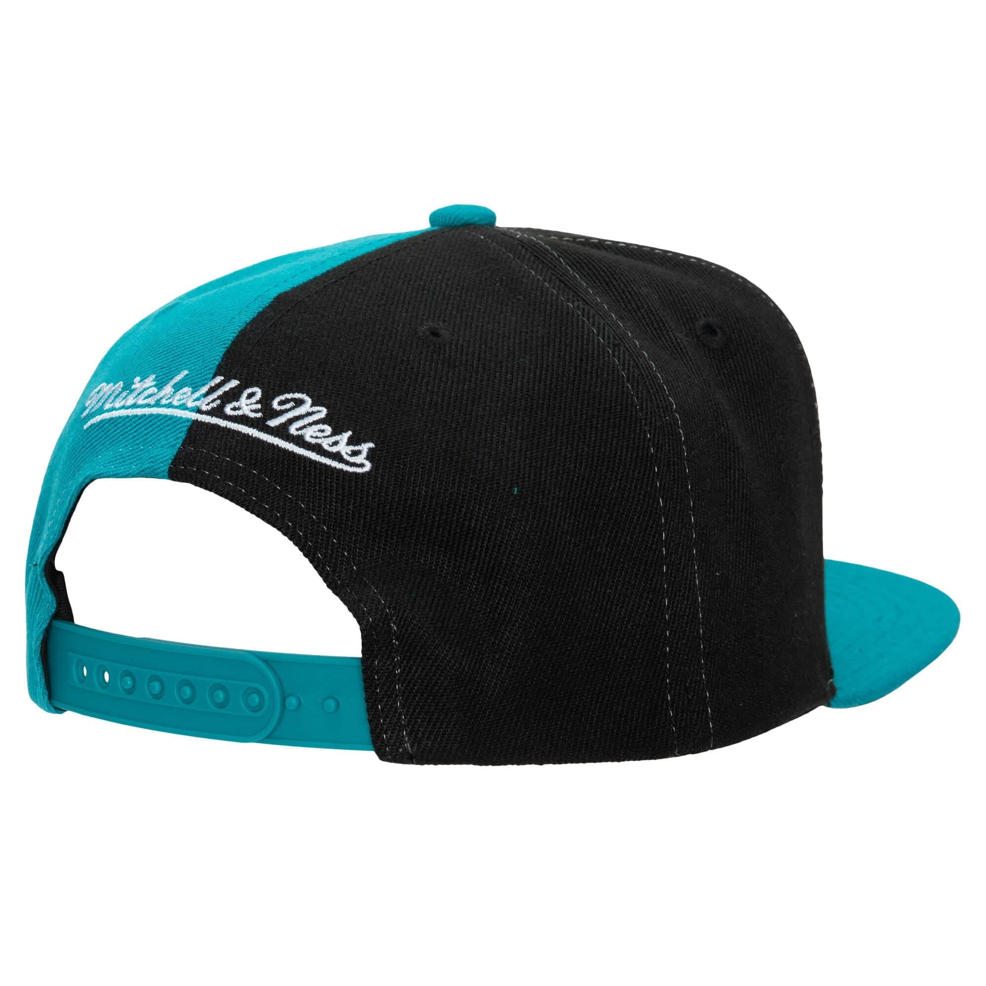 Mitchell-Ness-Retroline-Snapback-HWC-Charlotte-Hornets-Hat-1