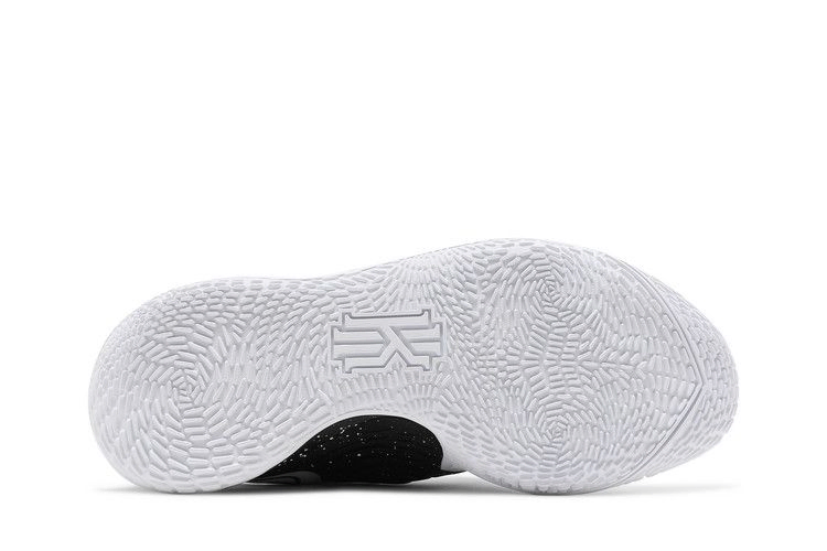 kyrie-low-3-team-white-black-cw6228-101_03