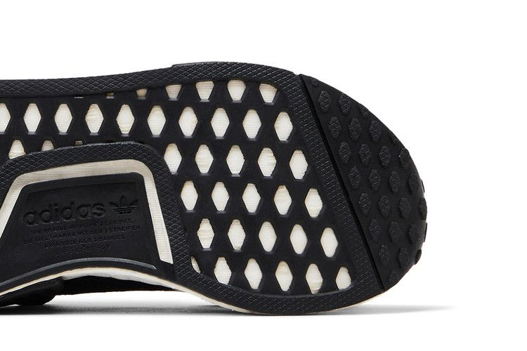 Кроссовки Adidas NMD_R1 J 'Black White'