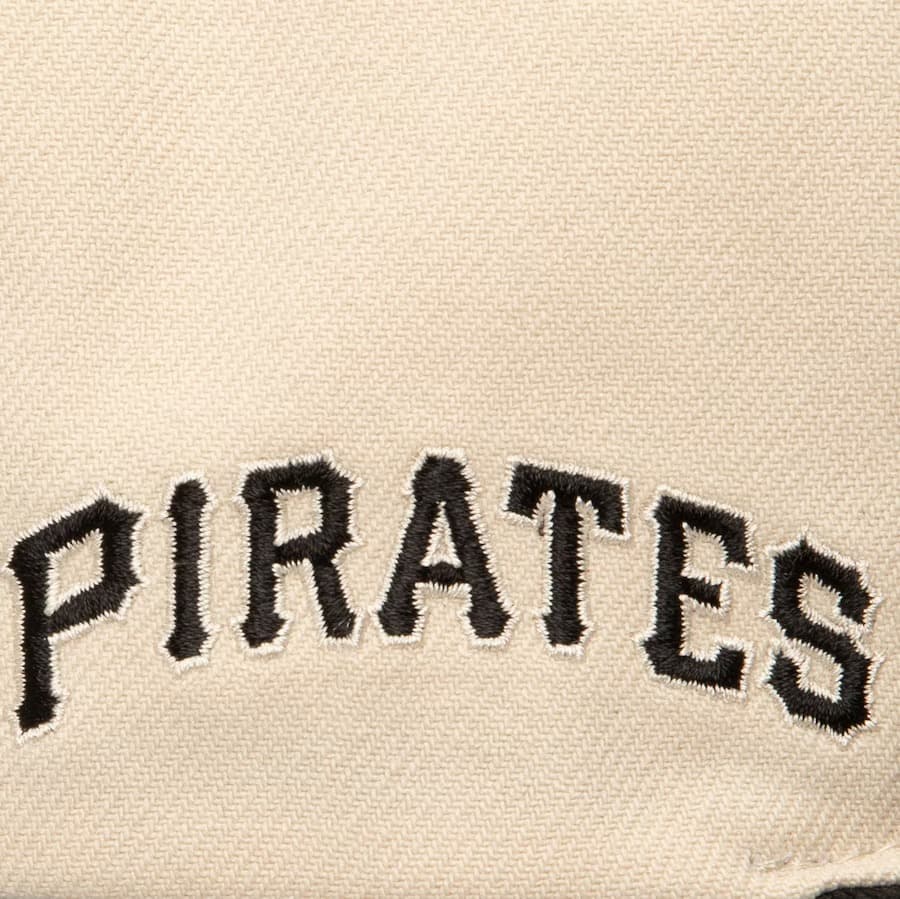 Бейсболка Mitchell & Ness Cream Black Pittsburgh Pirates Logo Snapback Hat
