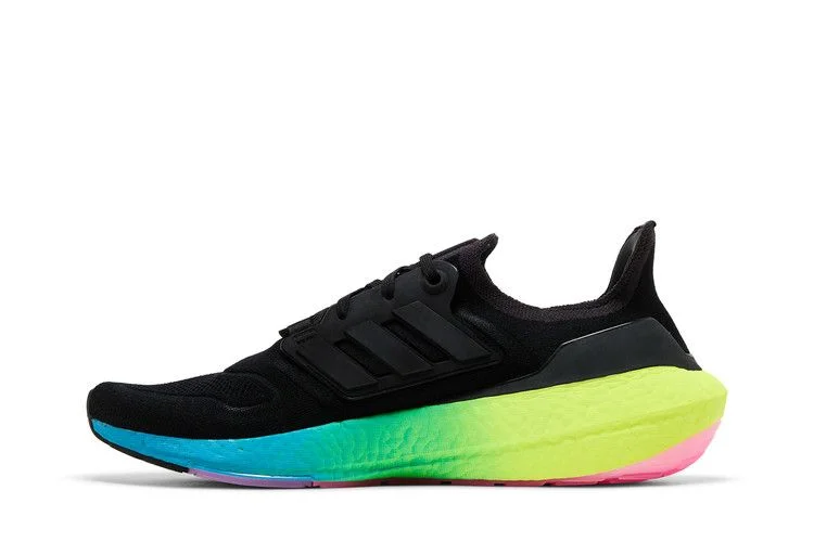 Krossovki-adidas-UltraBoost-22-Black-Multi-Gradient-2