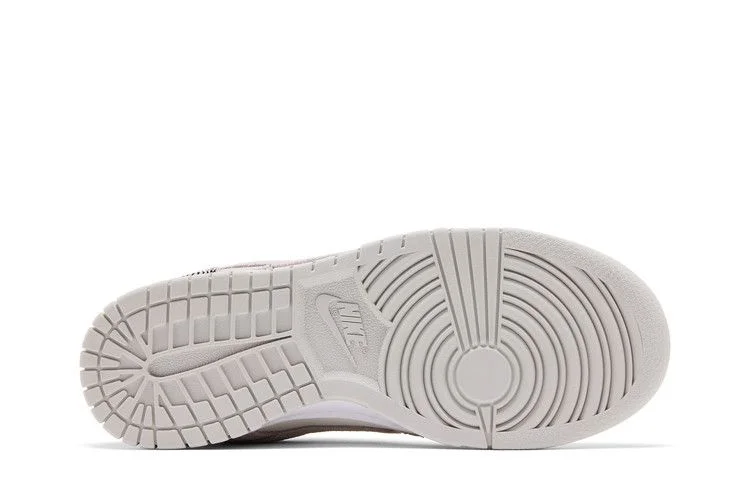 Кроссовки Nike Wmns Dunk Low SE 'Sail White Metallic Silver'