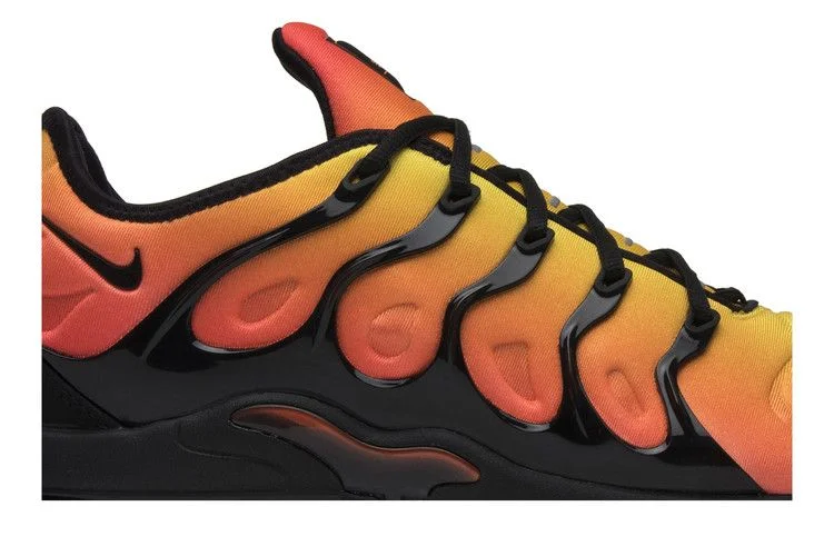 Кроссовки Nike Air VaporMax Plus 'Sunset'