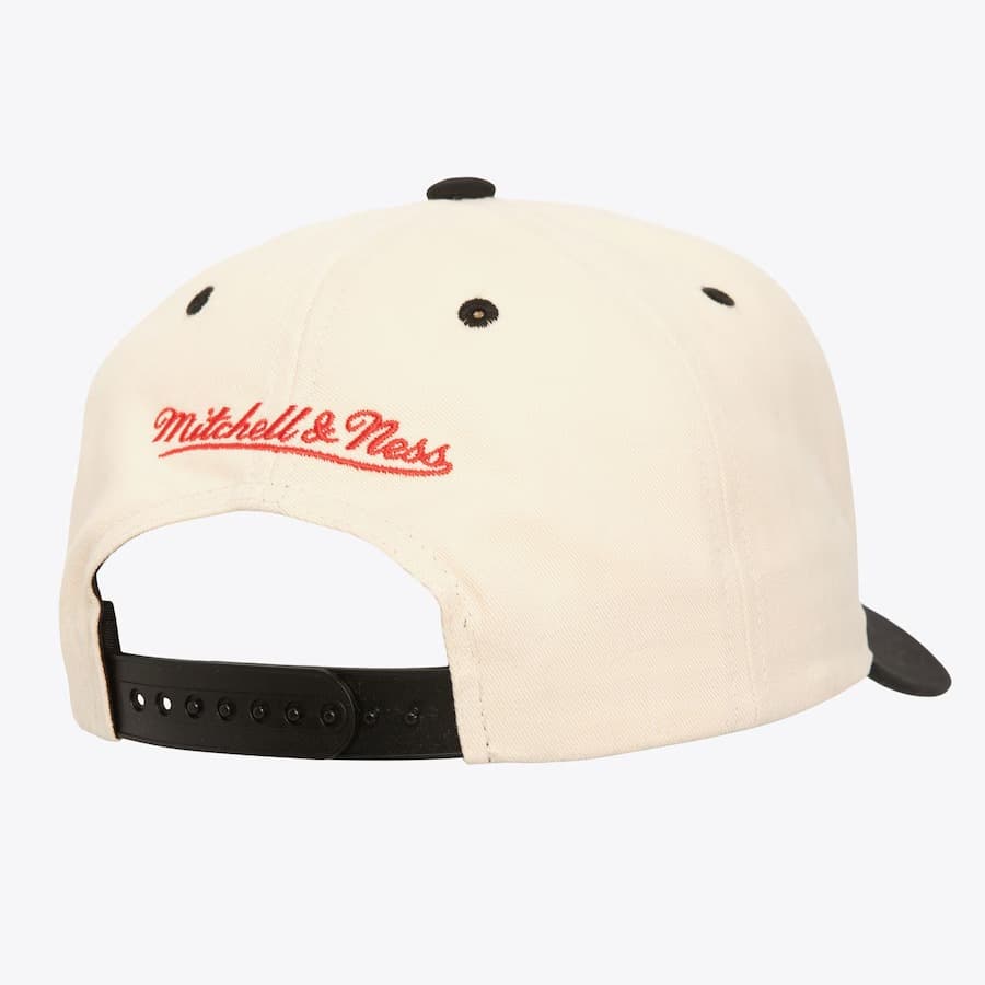 Бейсболка Mitchell & Ness Cream Chicago Bulls Horizon Pro Crown Snapback Hat