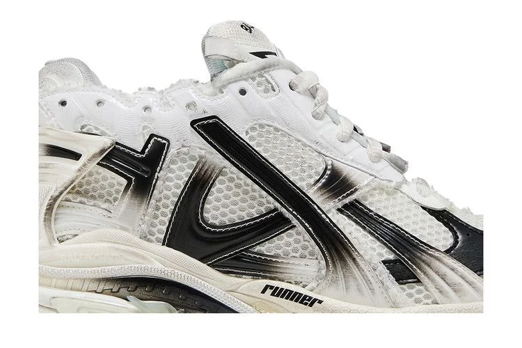 Кроссовки Balenciaga Runner Sneaker 'Gradient - White Black'