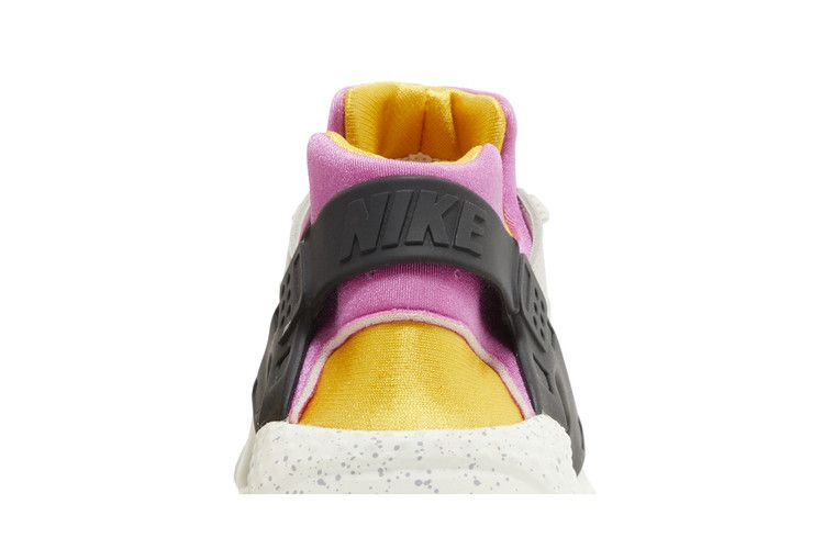 Кроссовки Nike Huarache Run GS 'Light Bone University Gold Pink'