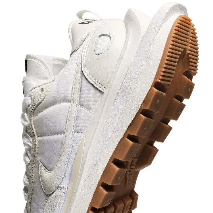Krossovki-sacai-x-Nike-VaporWaffle-Sail-Gum-9