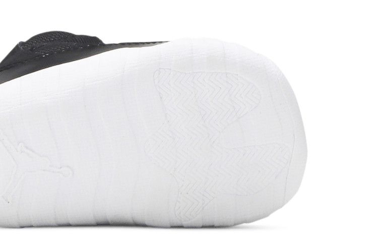 jordan-11-crib-bootie-black-ci6165-061_04