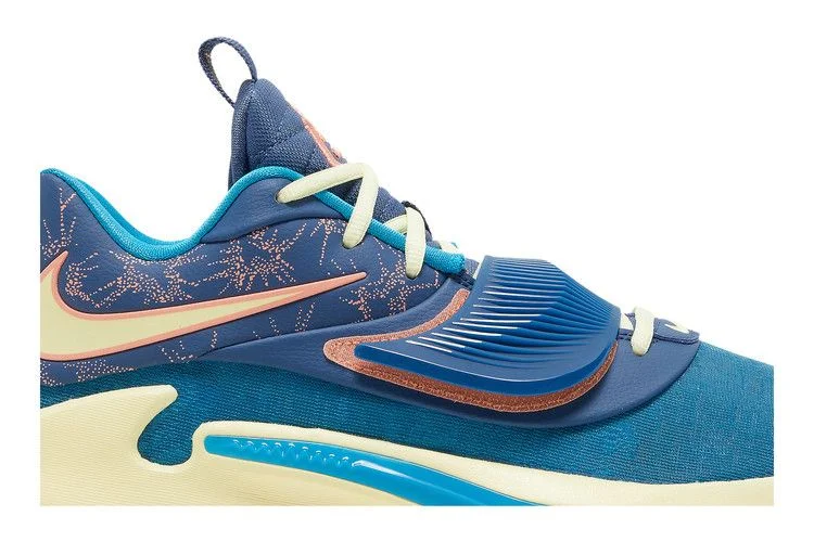 Кроссовки Nike Zoom Freak 3 NRG 'Valentines Day'