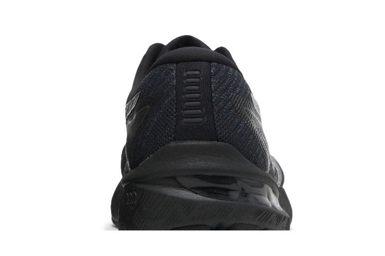 wmns-gt-2000-10-wide-triple-black-1012b044-001_06