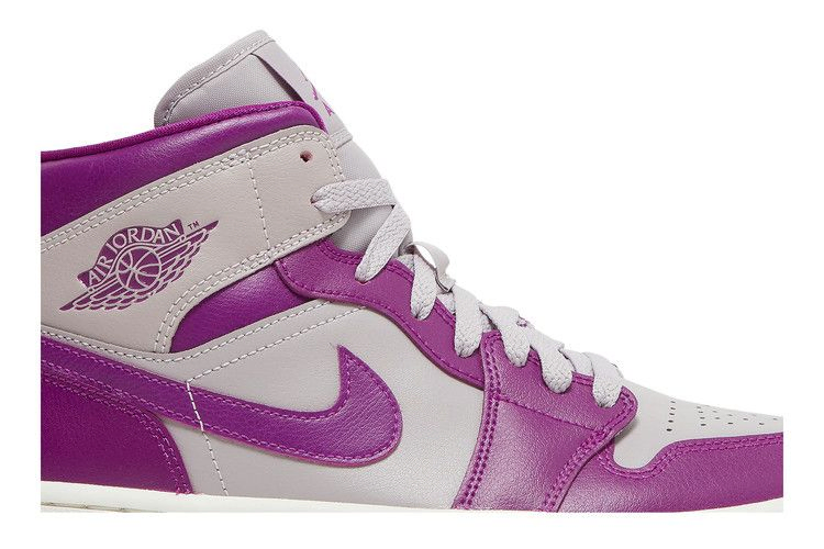 Кроссовки Wmns Air Jordan 1 Mid 'Magenta'