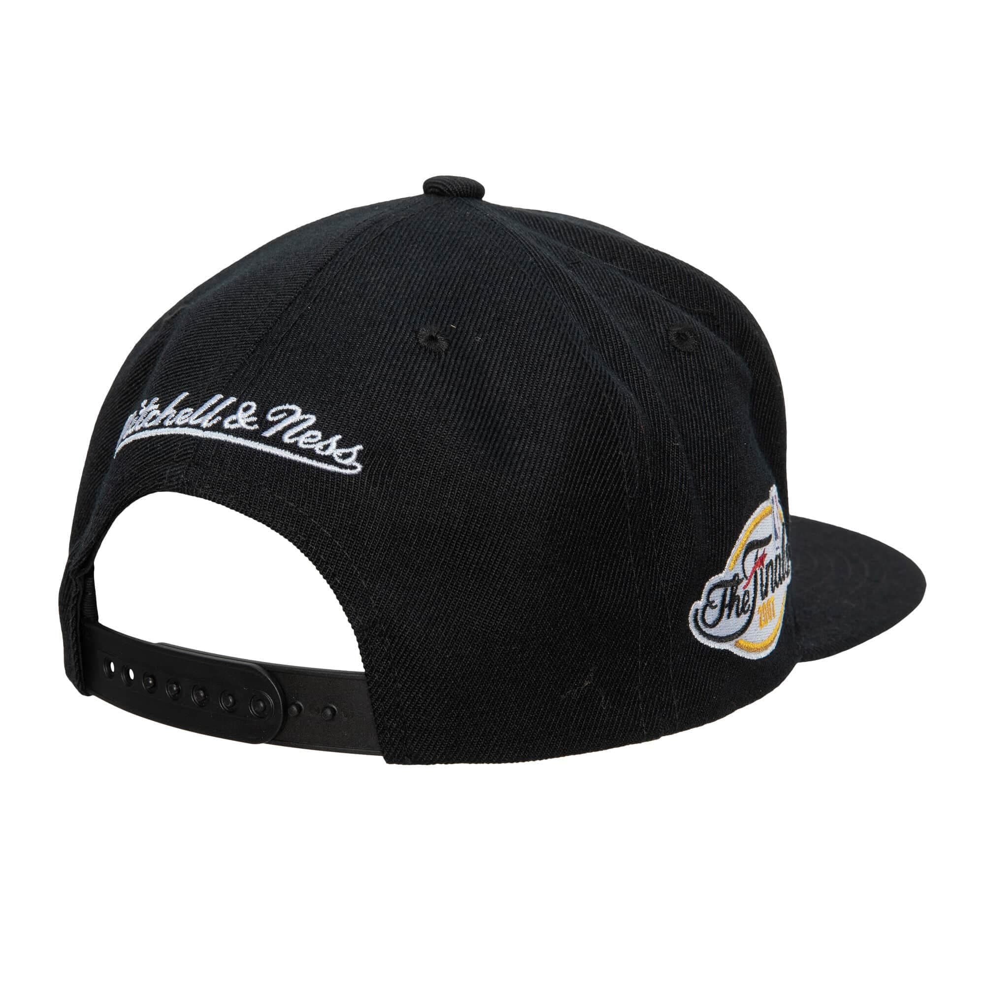 Mitchell-Ness-Top-Spot-Snapback-HWC-Miami-Heat-Hat-1