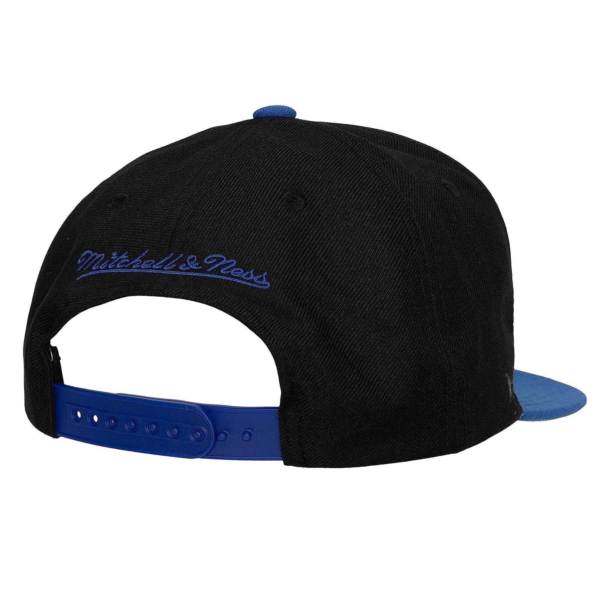 Бейсболка Mitchell & Ness 8 Bit XL Snapback HWC Philadelphia 76ers