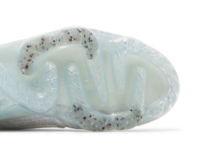 air-vapormax-2021-flyknit-gs-mismatched-swoosh-white-aura-db1550-102_04