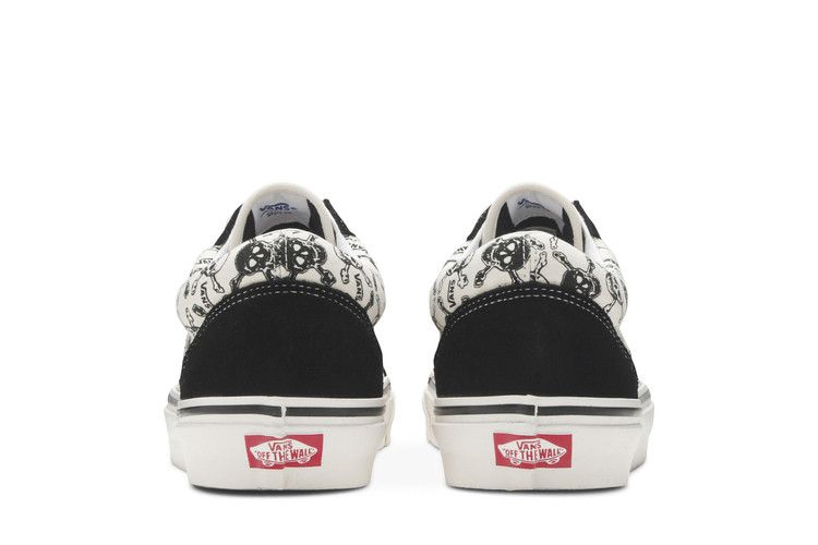 old-skool-36-dx-skulls-black-white-vn0a38g2x7y_05