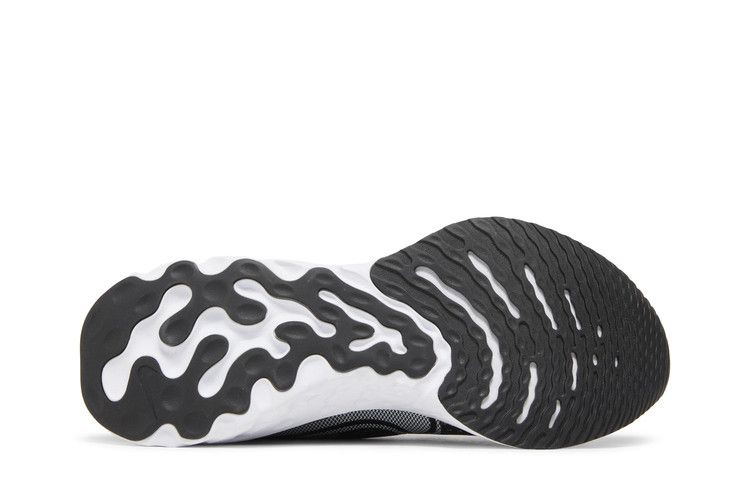react-infinity-run-flyknit-black-white-cd4371-012_03