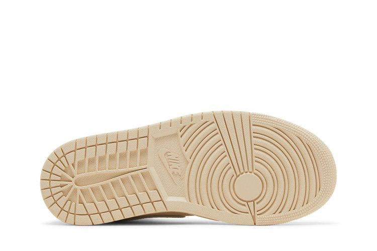 Кроссовки Wmns Air Jordan 1 Mid 'Legend Light Brown'