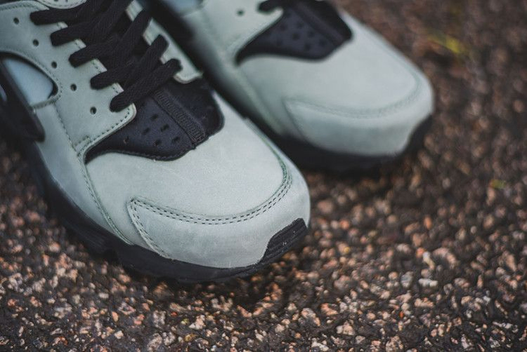 Кроссовки Nike Air Huarache Premium 'Mica Green'