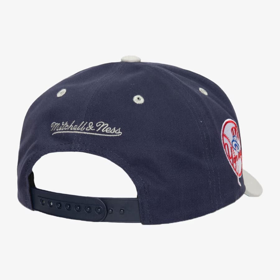 Mitchell-Ness-Navy-New-York-Yankees-Tail-Sweep-2.0-Pro-Snapback-Hat-1