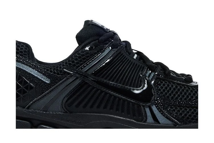 Кроссовки Nike Wmns Air Zoom Vomero 5 'Black Metallic Silver Anthracite'