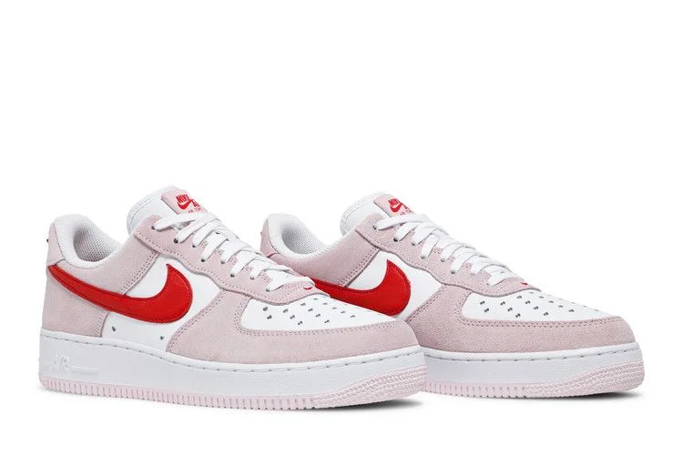Krossovki-Nike-Air-Force-1-Low-07-QS-Valentines-Day-Love-Letter-7