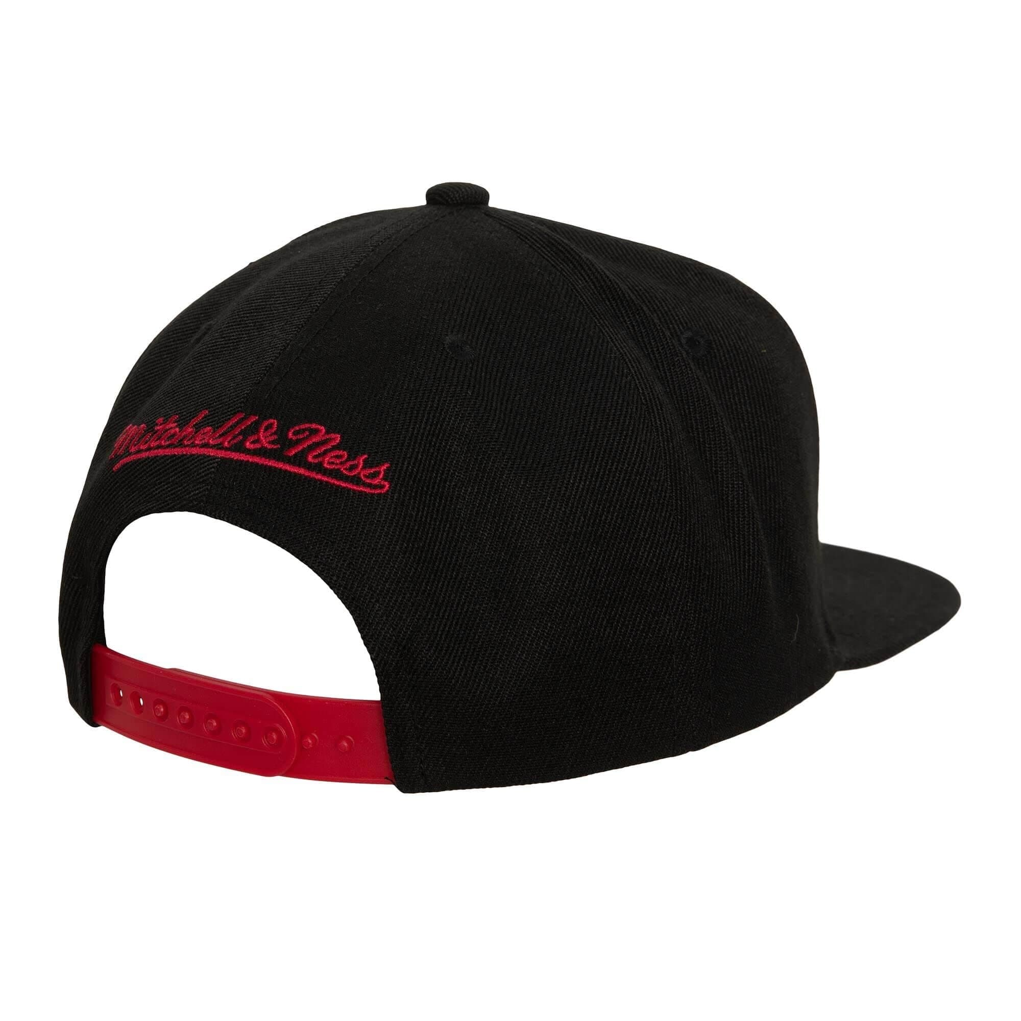 Mitchell-Ness-Satin-Under-Snapback-HWC-Philadelphia-76ers-1