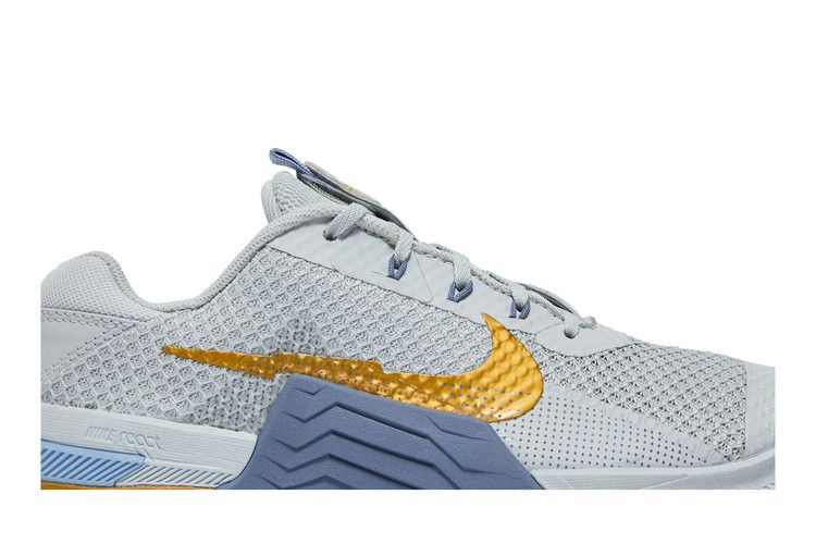 Кроссовки Nike Wmns Metcon 7 'Pure Platinum Metallic Gold Coin'
