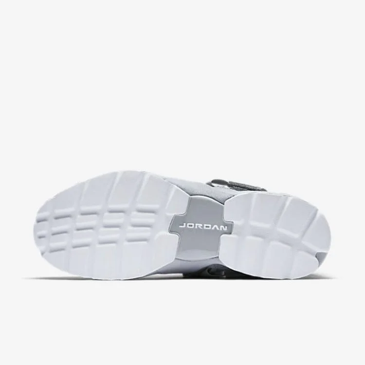 Krossovki-Air-Jordan-Trunner-LX-Wolf-Grey-4