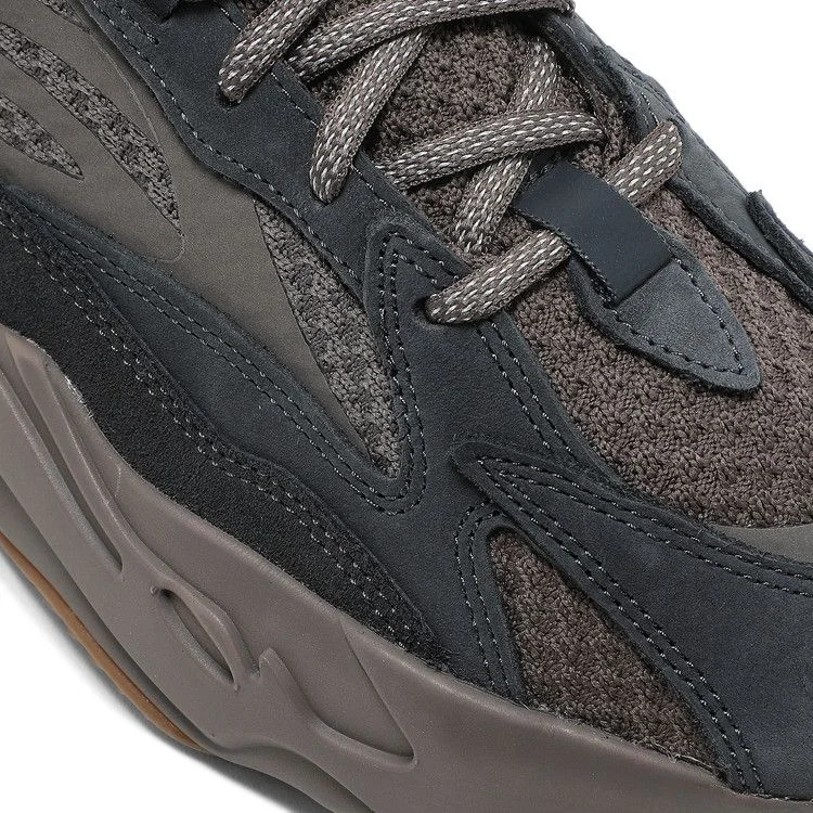 Krossovki-adidas-Yeezy-Boost-700-V2-Mauve-9
