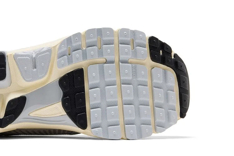 Кроссовки Nike Air Zoom Vomero 5 'Grey Fog Chrome'
