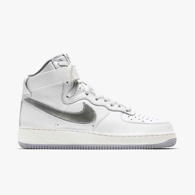 Кроссовки Nike Air Force 1 High Retro QS 'White Silver'