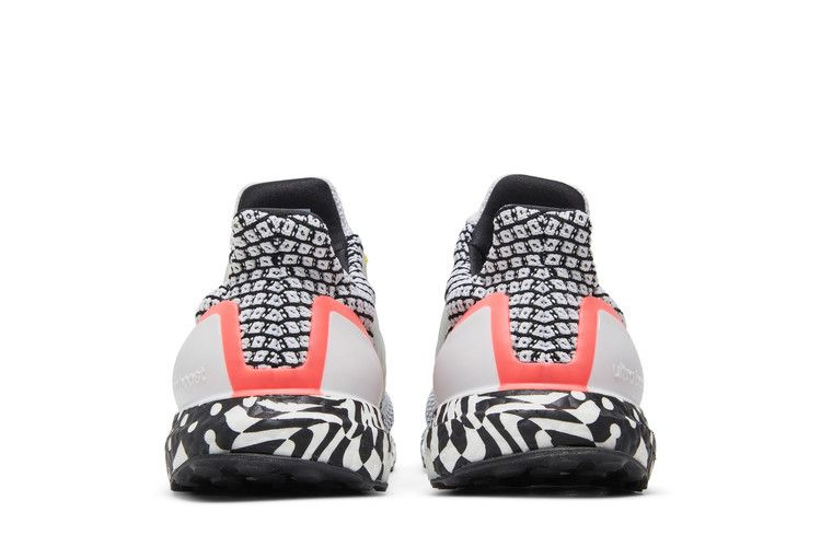 Кроссовки adidas UltraBoost 5.0 DNA 'Multi Pattern - White Black'