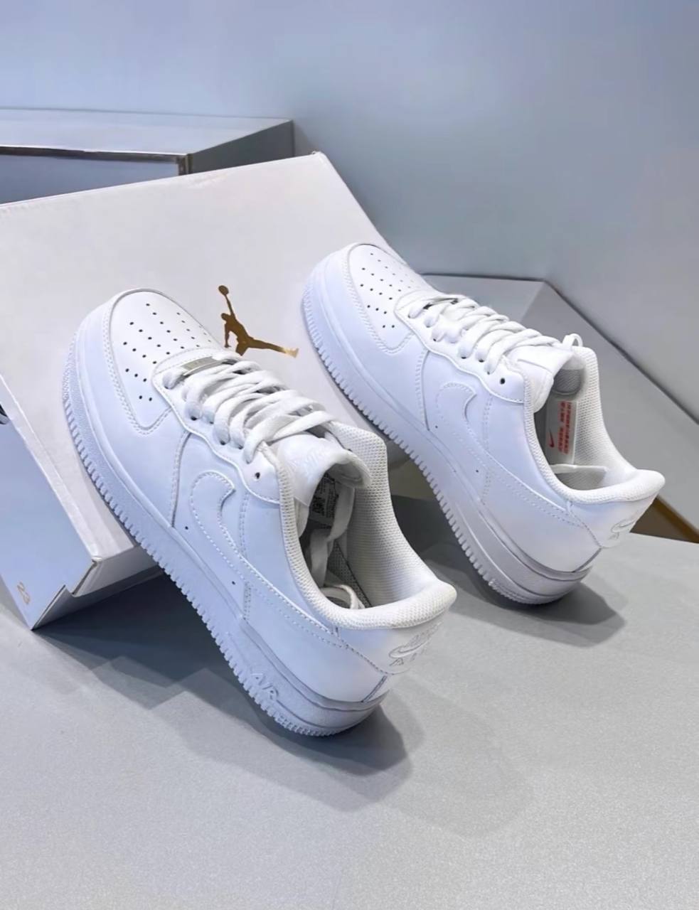 Кроссовки Wmns Nike Air Force 1 Low ’07 White (2018)
