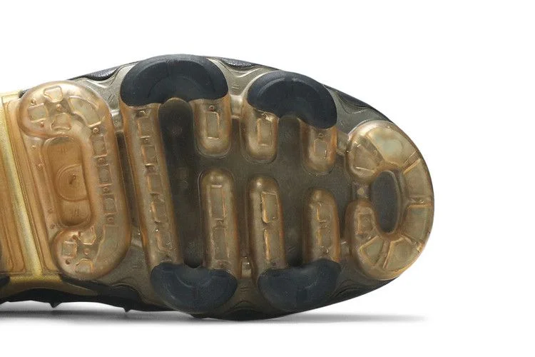 Кроссовки Nike Air VaporMax Plus 'Black Gold'