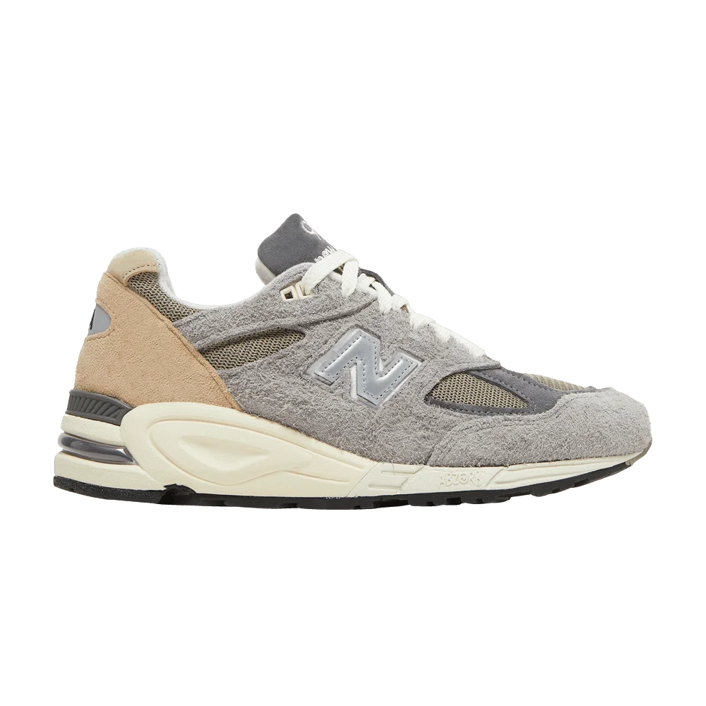 Krossovki-Teddy-Santis-x-New-Balance-990v2-Made-in-USA-Marblehead