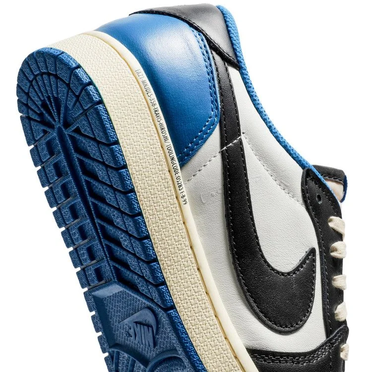 Krossovki-Fragment-Design-x-Travis-Scott-x-Air-Jordan-1-Retro-Low-9
