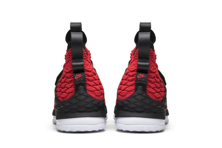 Кроссовки Nike LeBron 15 'Red Diamond Turf' PE