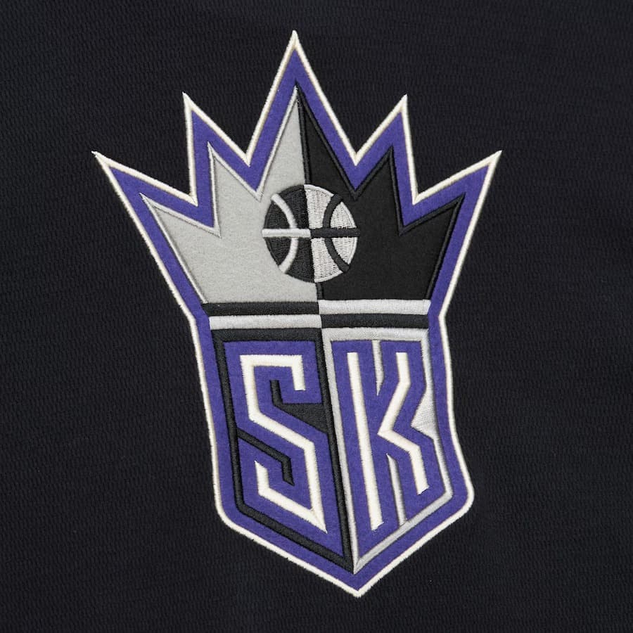 Худи Mitchell & Ness Black Sacramento Kings Vintage Logo Thermal Lightweight Pullover Hoodie