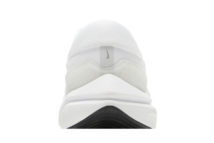 wmns-air-zoom-vomero-16-white-metallic-silver-da7698-100_06