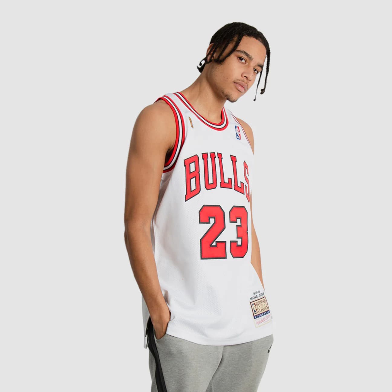 1995-1996-Chicago-Bulls-Michael-Jordan-23-Authentic-Finals-Hardwood-Classic-White-Jersey-3