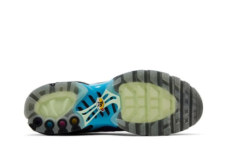 Krossovki-Nike-Air-Max-Plus-Doernbecher-2026-3