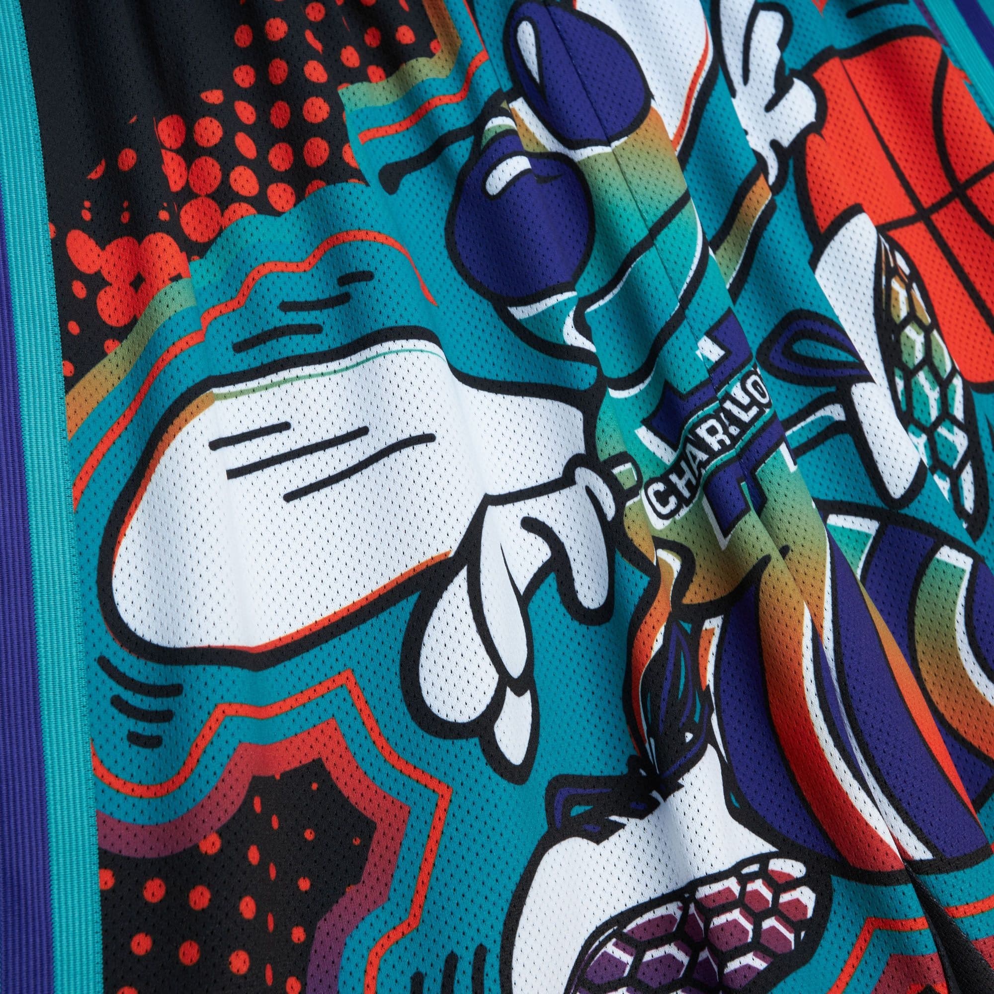 Mitchell-Ness-Big-Face-7.0-Fashion-Shorts-Charlotte-Hornets-Shorts-2