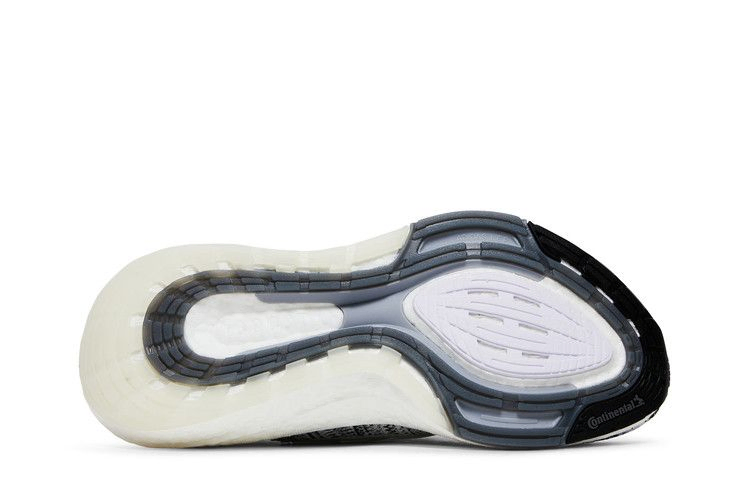 wmns-ultraboost-21-white-black-gv7712_03