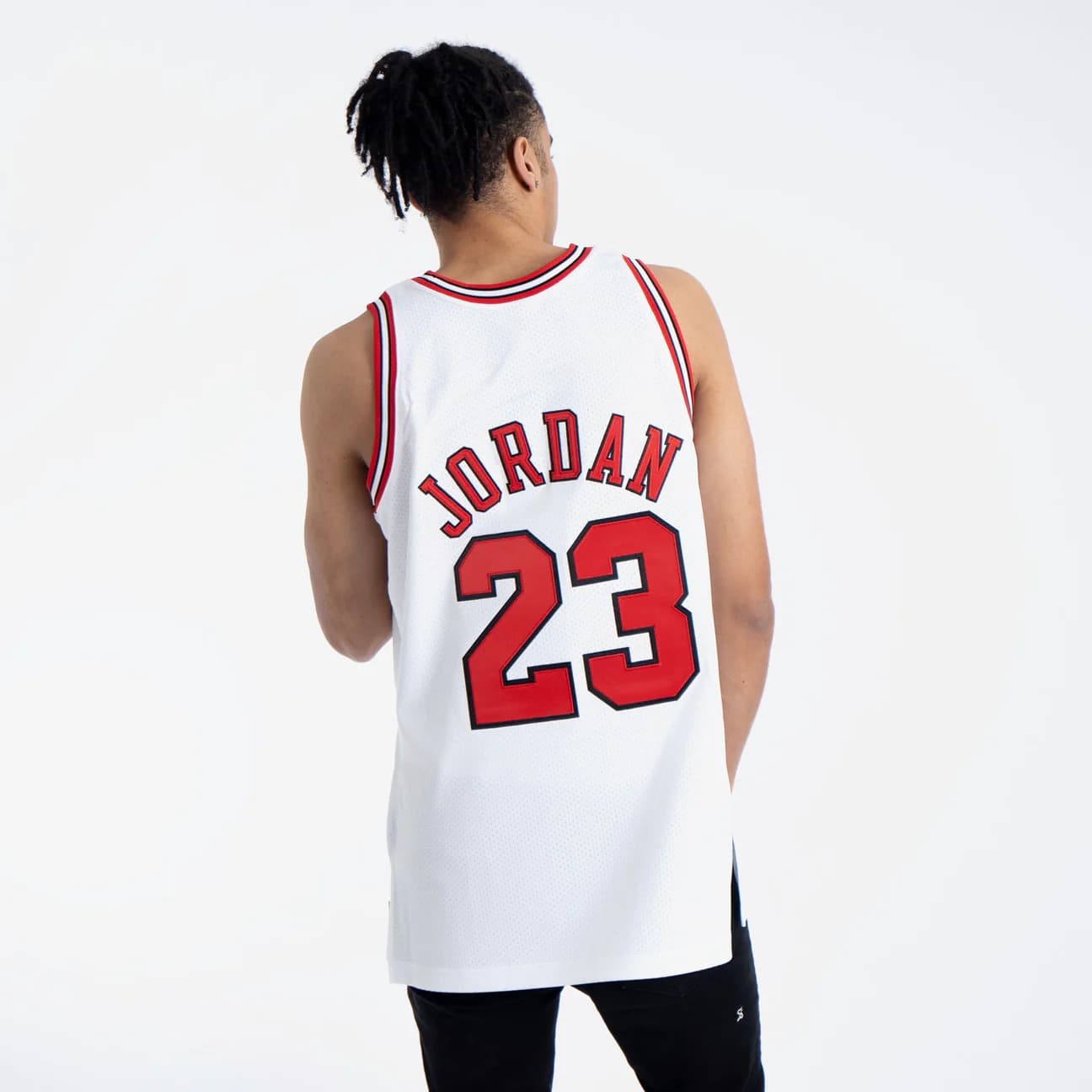 Баскетбольная джерси 1997-1998 Chicago Bulls Michael Jordan #23 Authentic Finals Hardwood Classic White Jersey