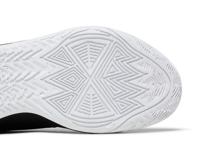 kyrie-flytrap-6-black-white-dm1125-001_04
