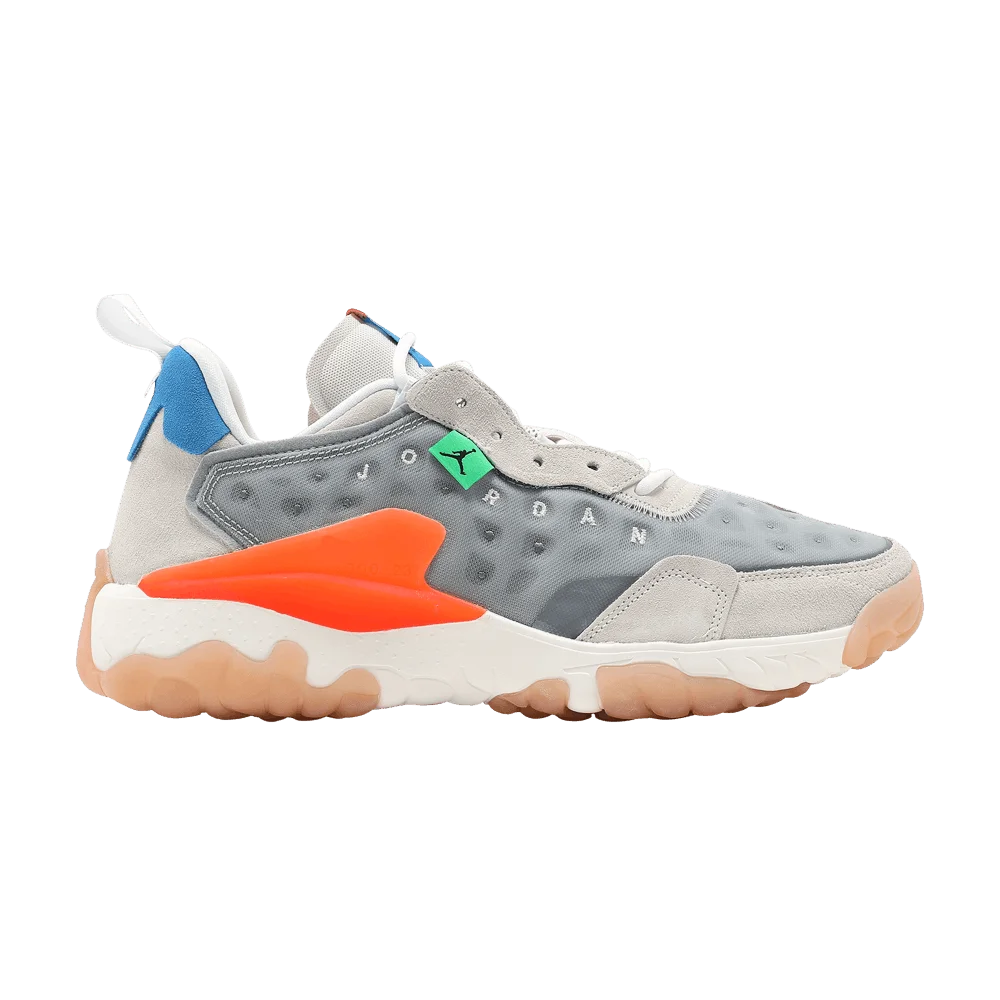 Krossovki-Air-Jordan-Delta-2-Light-Smoke-Grey-Total-Orange