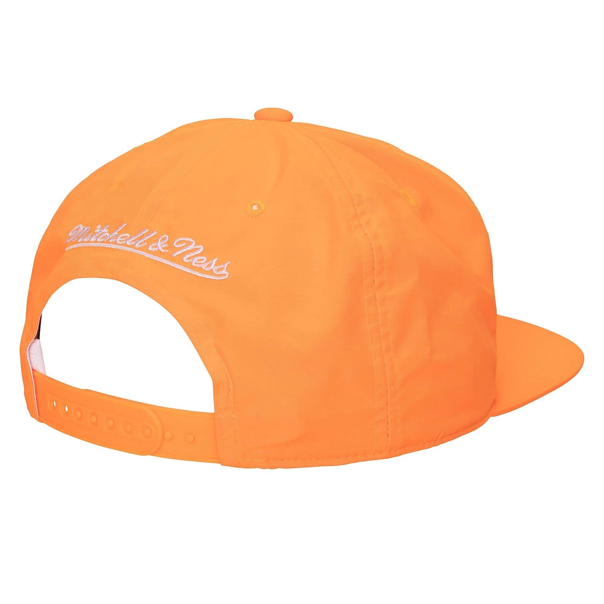 Бейсболка Mitchell & Ness Neon Nylon Snapback HWC Charlotte Hornets Hat