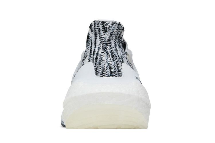 wmns-ultraboost-21-white-black-gv7712_06