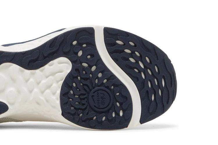 Krossovki-Nike-Renew-Retaliation-TR-3-Summit-White-Obsidian-4