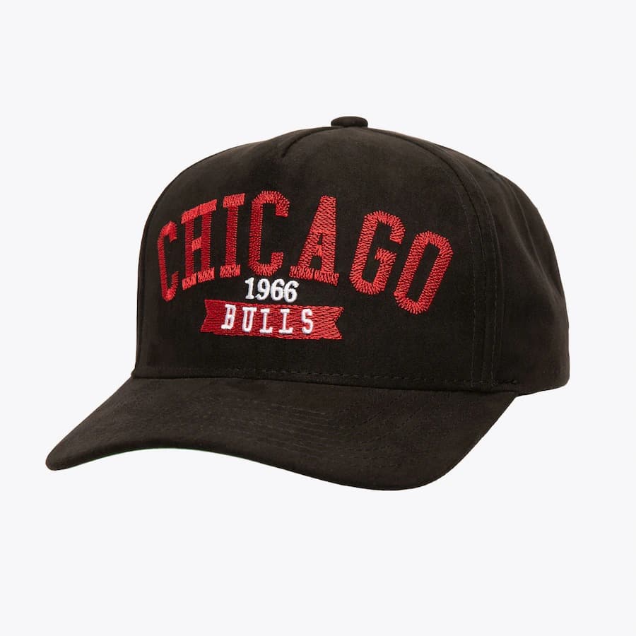 Бейсболка Mitchell & Ness Black Chicago Bulls Suede Pro Adjustable Hat
